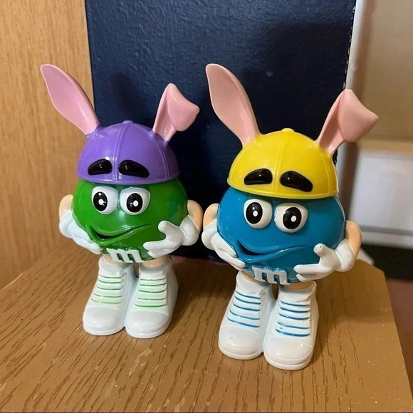 M&M's Green and Blue Candy Plastic Holiday Easter Holder Figures Lot of 2 - Picture 1 of 8